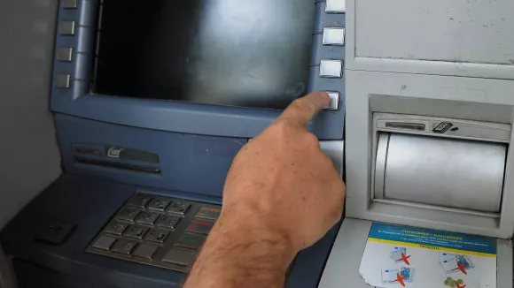 ΟΠΕΚΑ: Επίδομα 391 ευρώ τον μήνα - Ποιοι το δικαιούνται