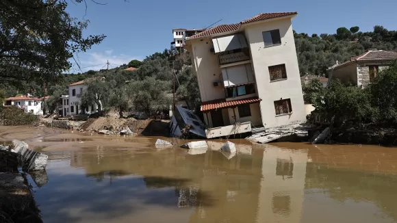 Ακραία καιρικά φαινόμενα: 300.000 Έλληνες έχουν εκτοπιστεί - «Δεν θέλω να νιώθω αυτό το σφίξιμο στην καρδιά με κάθε σταγόνα βροχής που πέφτει»