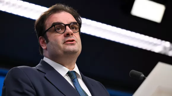 Επίδομα 300 ευρώ και για χήρες από 60 ετών – Διευρύνεται το μέτρο 