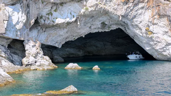 Κοινωνικός Τουρισμός - Είναι επίσημο: 30.000 νέες επιταγές για επιλαχόντες