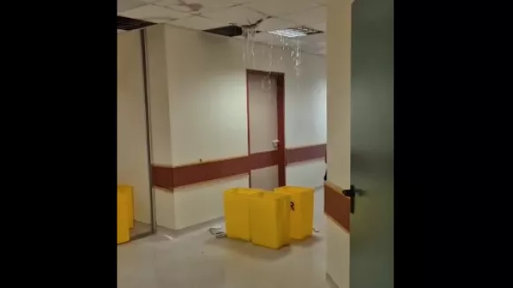 Πλημμύρισε το νοσοκομείο της Ρόδου - Κατέρρευσε μέρος ψευδοροφής (βίντεο)