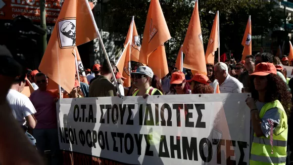Ανεστάλη η σημερινή 24ωρη πανελλαδική απεργία στους Δήμους