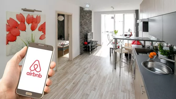Airbnb: Πότε μπορεί να απαγορευτεί η βραχυχρόνια μίσθωση σε πολυκατοικία