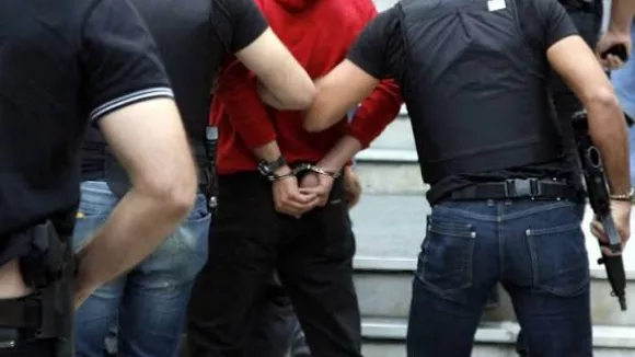 Αττική: Σύλληψη 71χρονου για αρχαιοκαπηλία – Αμφορείς, αρχαία νομίσματα και περικεφαλαία