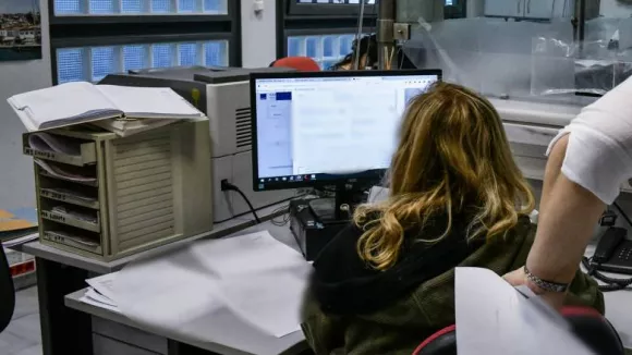 Δημόσιοι υπάλληλοι: Επίδομα 300 ευρώ - Ποιοι το παίρνουν