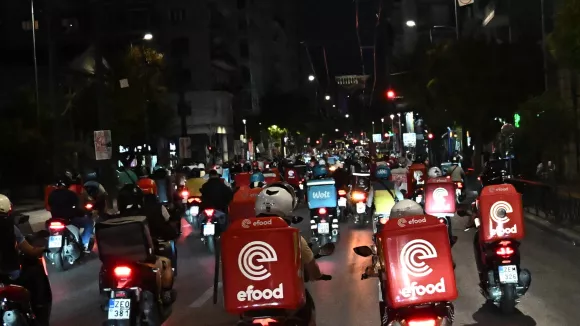 Διανομείς efood: Στάση εργασίας στις 19 Ιουλίου - «Στον τελικό του Μουντιάλ θα παίξουμε για την δική μας φανέλα: την αξιοπρέπειά και την δικαιοσύνη στην εργασία»