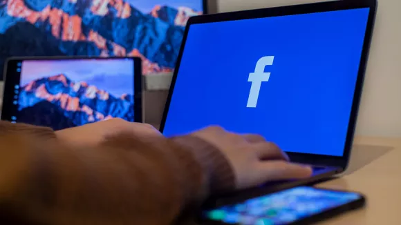 «Έπεσε» το Facebook: Προβλήματα σύνδεσης για χιλιάδες χρήστες