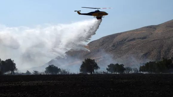 Για την αντιμετώπιση της πυρκαγιάς κινητοποιήθηκαν άμεσα 18 πυροσβέστες