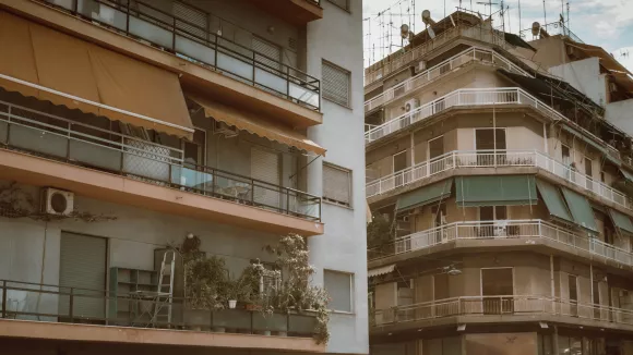 Νέα κίνητρα για τα κλειστά σπίτια – Παράταση στην απαλλαγή φόρου για τα ενοίκια εξετάζει η κυβέρνηση