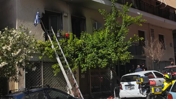 Φωτιά σε διαμέρισμα στα Πατήσια: Νεκρή μια ηλικιωμένη - Στο νοσοκομείο ο συζυγός της
