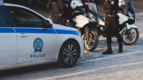 Αίγιο: Νέα ανατροπή στο διπλό θρίλερ – Οι Αρχές εξετάζουν το ενδεχόμενο η μητέρα να σκότωσε τον γιο και να αυτοκτόνησε