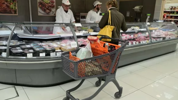 Σούπερ μάρκετ: Ποια προϊόντα ακριβαίνουν και ποια γίνονται φθηνότερα