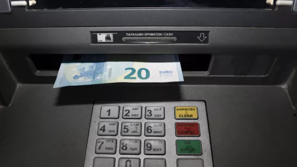 Επίδομα έως 420 ευρώ κάθε μήνα – Ποιοι είναι οι δικαιούχοι