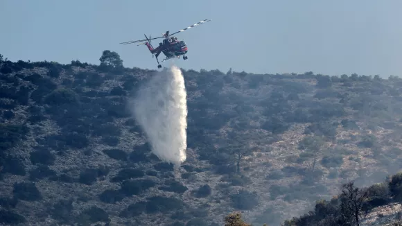 Και στα δύο μέτωπα καίγονται εκτάσεις με χαμηλή βλάστηση