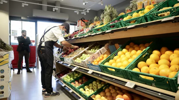 Ακρίβεια: Έρχονται μειώσεις τιμών σε 1.500 τρόφιμα και σχολικά είδη