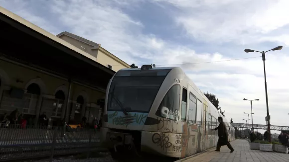 Φωτιά τώρα στον Ασπρόπυργο - Διακόπηκαν τα δρομολόγια του προαστιακού