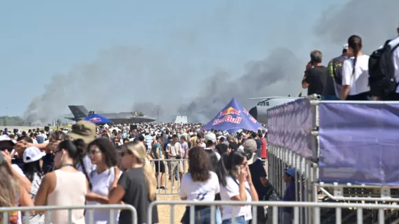 Ατύχημα στο Athens Flying Week: Συνετρίβη αεροσκάφος κατά τη διάρκεια επίδειξης