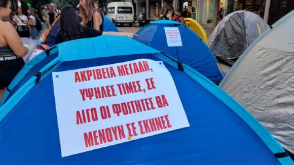 Θεσσαλονίκη: Σκηνές έξω από τη ΔΕΘ έστησαν οι Φοιτητικοί Σύλλογοι για το στεγαστικό πρόβλημα