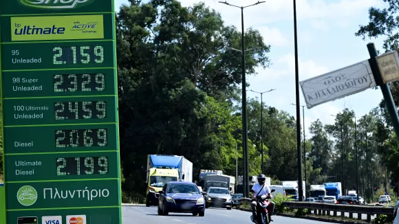 Καύσιμα: Πτώση στις διεθνείς τιμές πετρελαίου και φυσικού αερίου – Πότε θα φανεί στην Ελλάδα