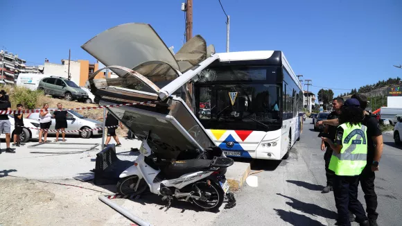 Θεσσαλονίκη: Τι απάντησε ο ΟΑΣΘ για το λεωφορείο που έπεσε πάνω σε στάση