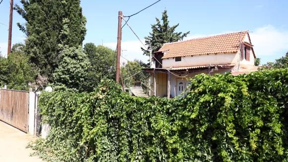Μαραθώνας - Υπόθεση με τα οστά της ηλικιωμένης: Στην Ευελπίδων η 68χρονη κόρη και ο εγγονός