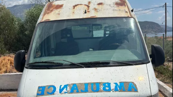 Ασθενοφόρο-«αντίκα» στη Μάνη: 30 ετών και με σχεδόν 1.000.000 χιλιόμετρα