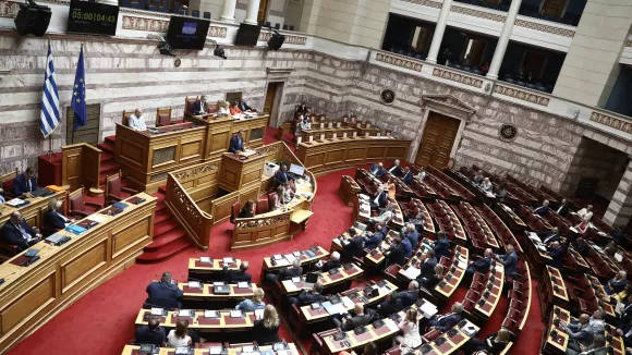 Βουλή: Live το νομοσχέδιο του ΥΠΕΣ - Γραπτός ΑΣΕΠ για προϊσταμένους, βαθμολόγιο, πειθαρχικά, προσλήψεις