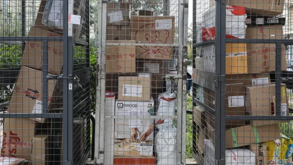 Courier: «Πάγωσε» η υποχρεωτική ηλεκτρονική πληρωμή στις αντικαταβολές
