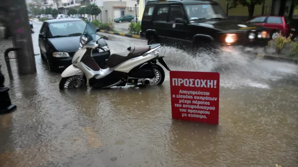Κρήτη: Αλλεπάλληλα μηνύματα του 112 - Κλειστά σχολεία και απαγόρευση κυκλοφορίας