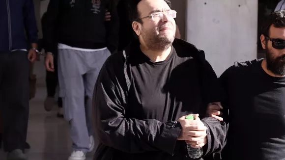 Απάτη στον e-ΕΦΚΑ: Δίωξη για διεύθυνση εγκληματικής οργάνωσης σε Καμπούρη και συζυγό του