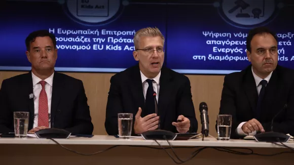 Οριστικό τέλος σε Facebook, Instagram και TikTok για παιδιά κάτω των 15 ετών από την 1η Ιανουαρίου 2027
