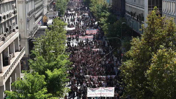 Ολοκληρώθηκε το τεράστιο πανεκπαιδευτικό συλλαλητήριο - «Ελλάδα, Ισπανία, Γαλλία, Αλβανία, είμαστε στο δρόμο για δωρεάν παιδεία» (εικόνες)