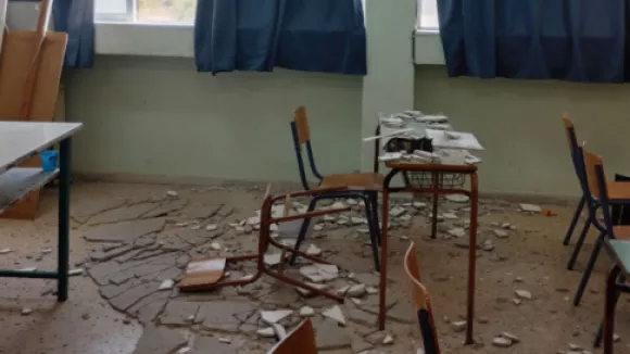 Θεσσαλονίκη: Σοβάς έπεσε στο κεφάλι μαθητή σε Γυμνάσιο – Μεταφέρθηκε στο νοσοκομείο