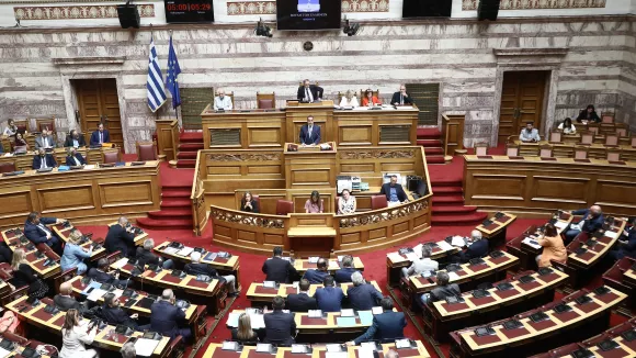 Στη Βουλή το νομοσχέδιο για την απαγόρευση των social media σε ανηλίκους