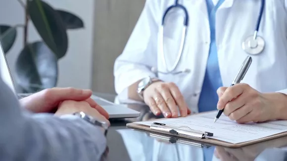 Απεργία γιατροί δημόσιου τομέα: Αιτήματα και συγκέντρωση στο Υπουργείο Υγείας