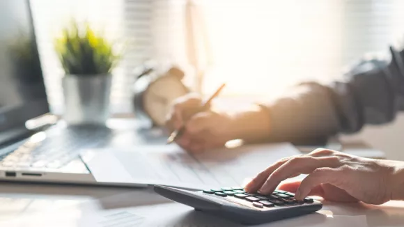 Νωρίτερα οι διορθώσεις φορολογικών δηλώσεων Ε1 για μισθωτούς και συνταξιούχους