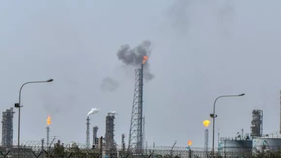 Επιθέσεις σε ενεργειακές υποδομές στο Ιράν και αντίποινα σε Κουβέιτ και Μπαχρέιν