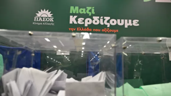 Εκλογές ΠΑΣΟΚ: Οι υποψήφιοι και οι στρατηγικές στο Συνέδριο