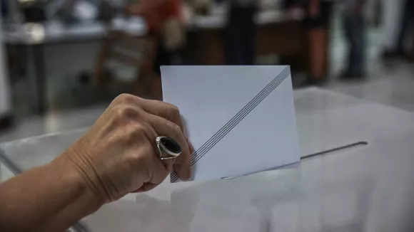 Δημοσκοπικές εξελίξεις: Άνοδος της ΝΔ στο 31,1% λόγω του πολέμου στον Περσικό Κόλπο