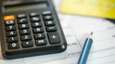 Μισθοί: Πόσο αυξάνονται σε ιδιωτικό και δημόσιο τομέα - Παραδείγματα