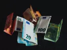 αύξηση_μισθών_ευρώ_λεφτά_χρήματα