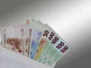 ευρώ_επιδόματα_οικονομία_λεφτά_χρήματα