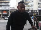 Συγνώμη για τις απειλές ζητάει ο πατέρας του 16χρονου που πυροβολήθηκε από αστυνομικό (βίντεο)