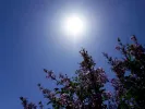 Παρατείνεται η καλοκαιρία στη χώρα μας και τη Μεσόγειο- Πώς σχετίζεται το φαινόμενο με την πρωτοφανή ψυχρή εισβολή στις ΗΠΑ