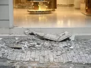 Έπεσε μπαλκόνι στην Ερμού