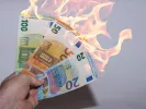 euro-no-money-burning-lefta-fotia.jpg