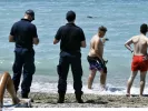 Νεκρό ξεβράστηκε το δελφίνι που είχε χάσει τον προσανατολισμό του