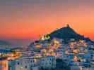 Βοηθοί σερβιτόροι στην Ίο με μισθό 1.600€