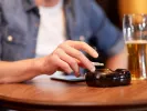 Όσοι είναι "νυχτοπούλια" πεθαίνουν νωρίτερα εξαιτίας του ποτού και του τσιγάρου