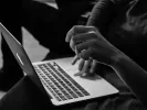 ypologistis-pc-ergasia-laptop.jpg